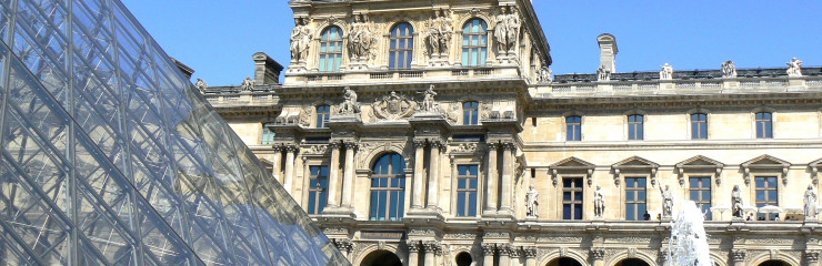 Pyramide Musée du Louvre - Image libre de droits - BSB 2020